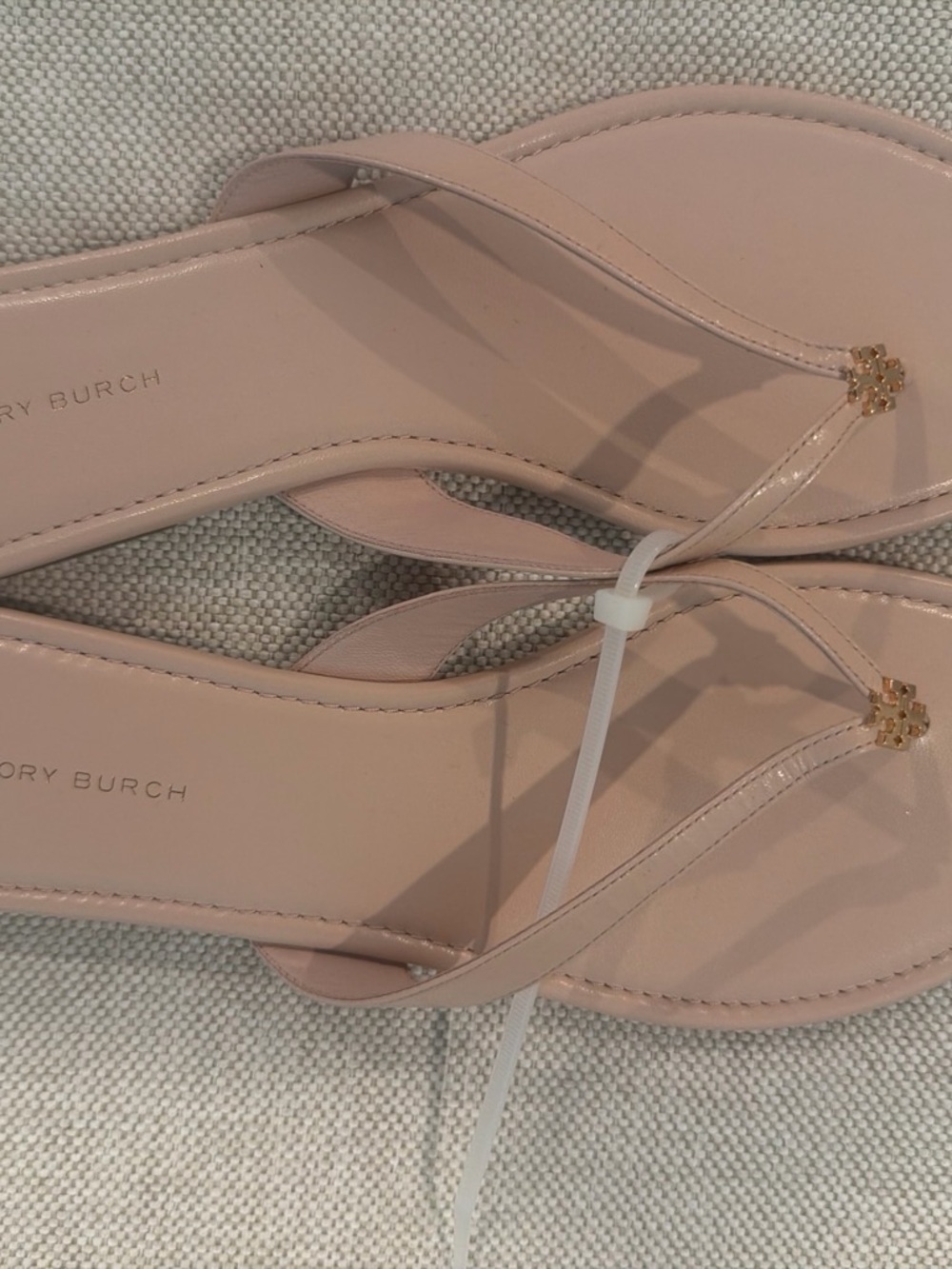 Tory Burch nude  Leather Thong Sandals with Gold Logo new